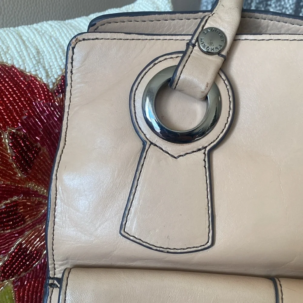 Badgley Mischka beige leather handbag - Picture 2 of 10